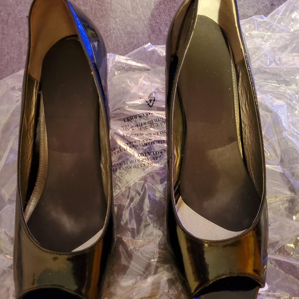 Bandolino peep toe pumps